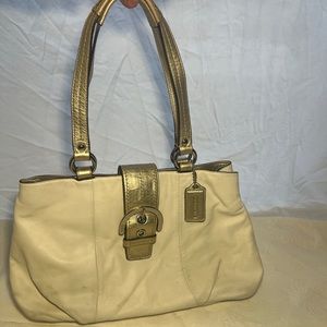 White Coach shoulder bag. Leather.